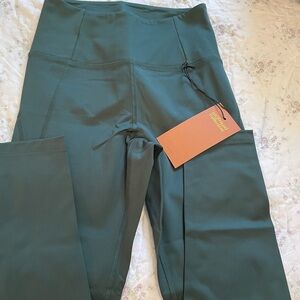 Girlfriend Collective leggings Size Small NWT!